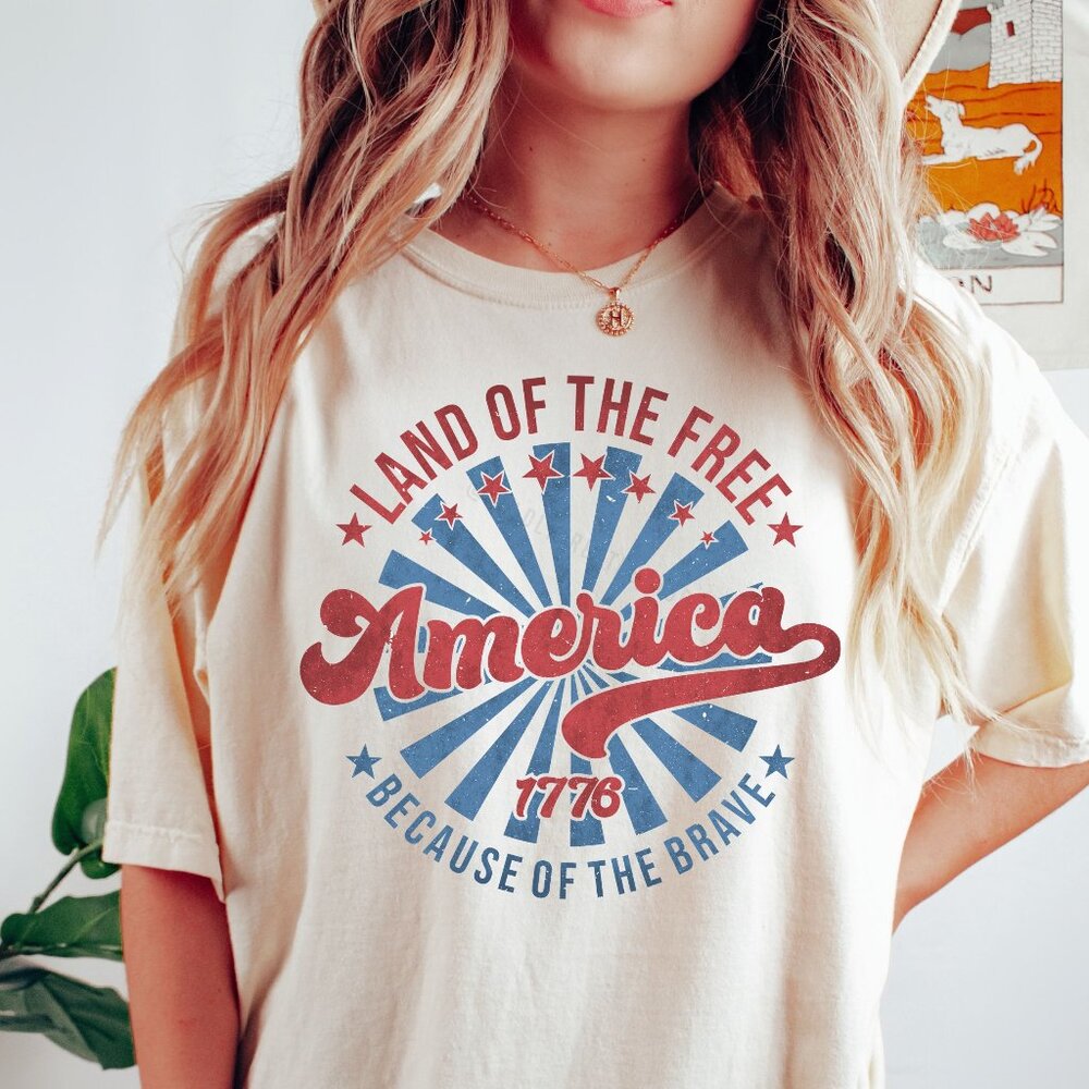 NEW Retro American Land Of The Free Because of The Brave USA July 4 Graphic Tee